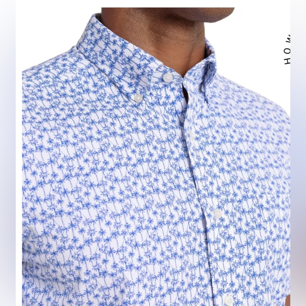 Southern Tide NWT Blue and White Palm Button Down Shirt
Large smoke-free home